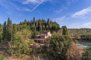 Vendita casale tipico toscano con piscina e parco a Lucignano, Arezzo, Toscana