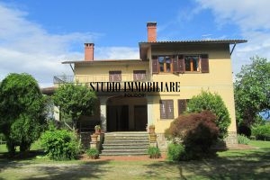 Vendita Villa padronale con parco e Piscina a Monte san Savino in Toscana